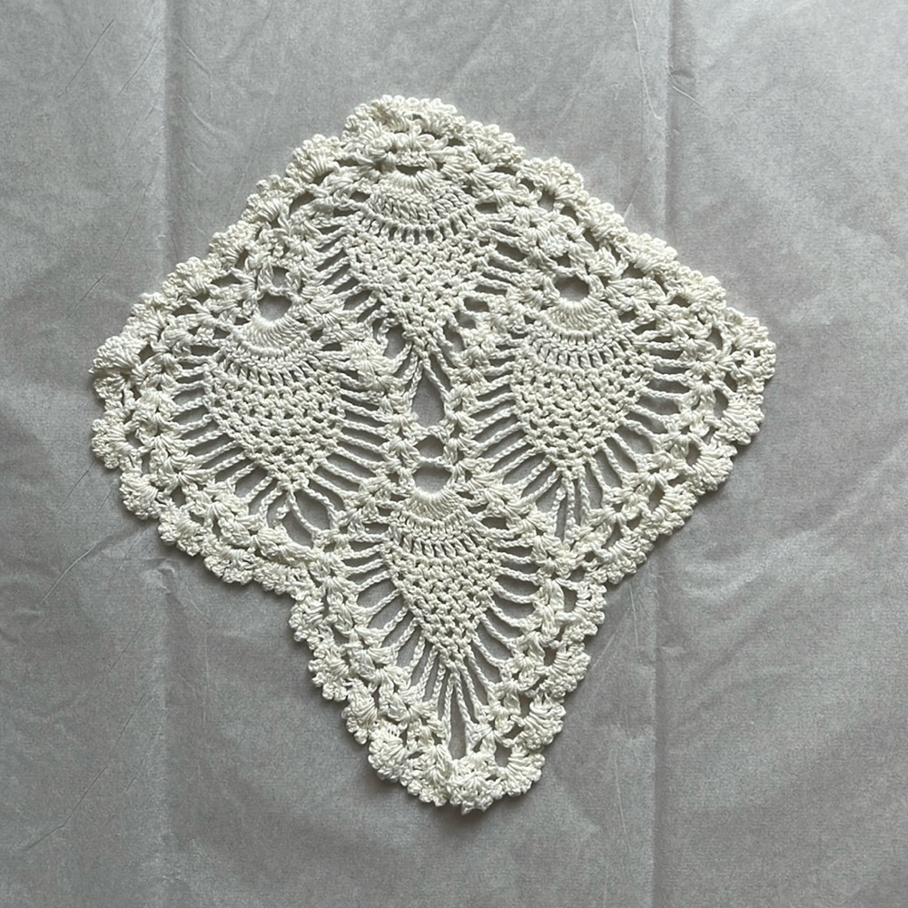 Vintage dolly beige white